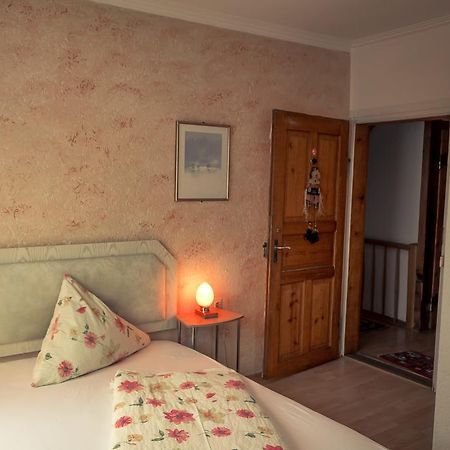 Hotel Adler Aichelberg  Стая снимка