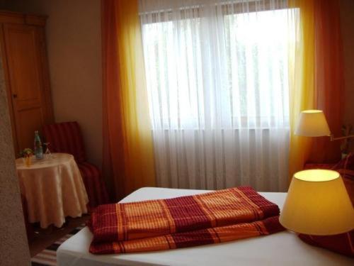 Hotel Adler Aichelberg  Екстериор снимка
