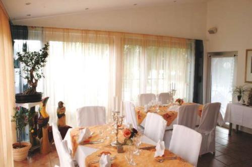 Hotel Adler Aichelberg  Екстериор снимка