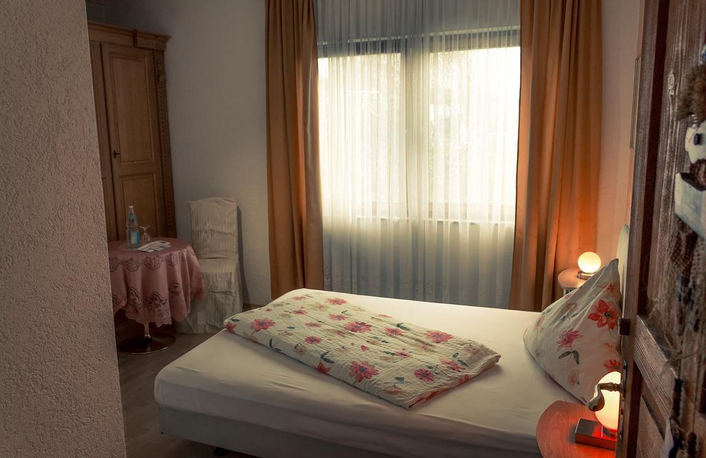 Hotel Adler Aichelberg  Стая снимка
