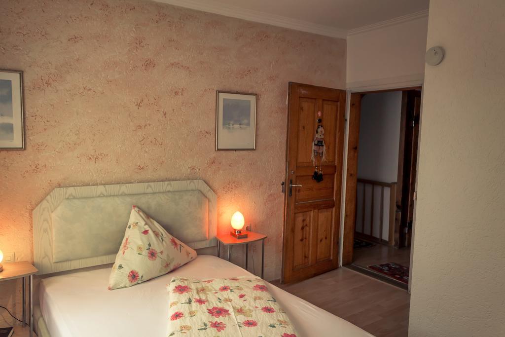 Hotel Adler Aichelberg  Стая снимка
