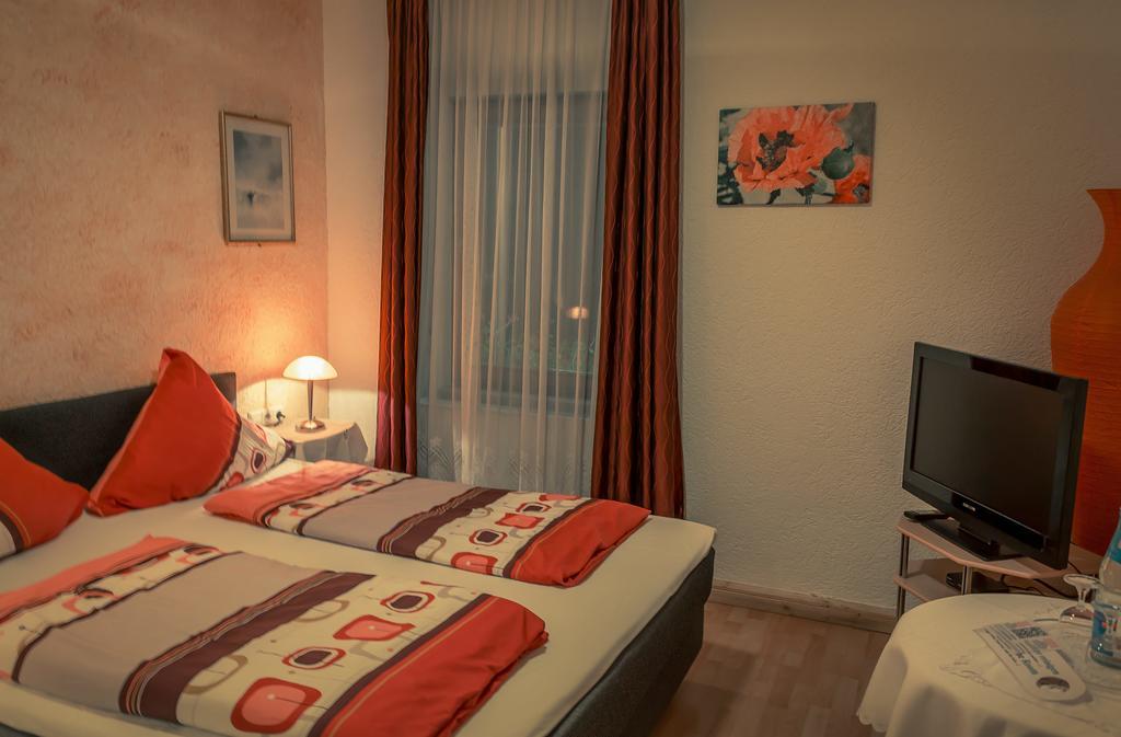 Hotel Adler Aichelberg  Стая снимка