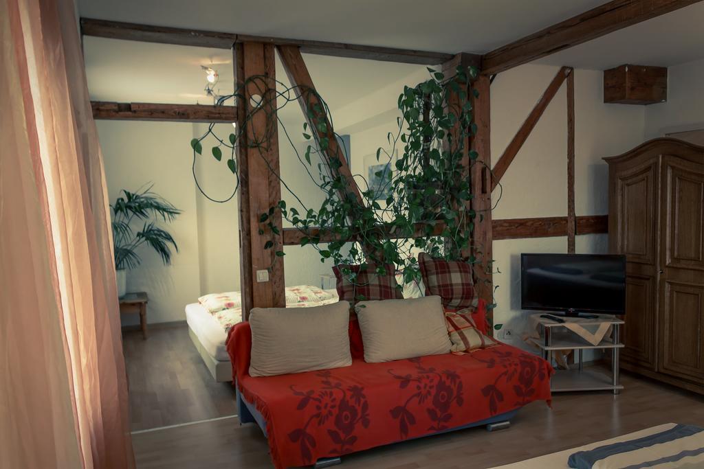Hotel Adler Aichelberg  Стая снимка