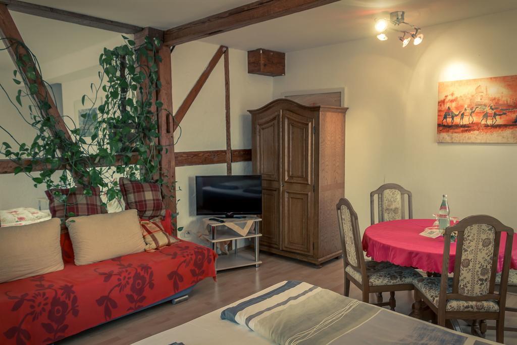 Hotel Adler Aichelberg  Стая снимка