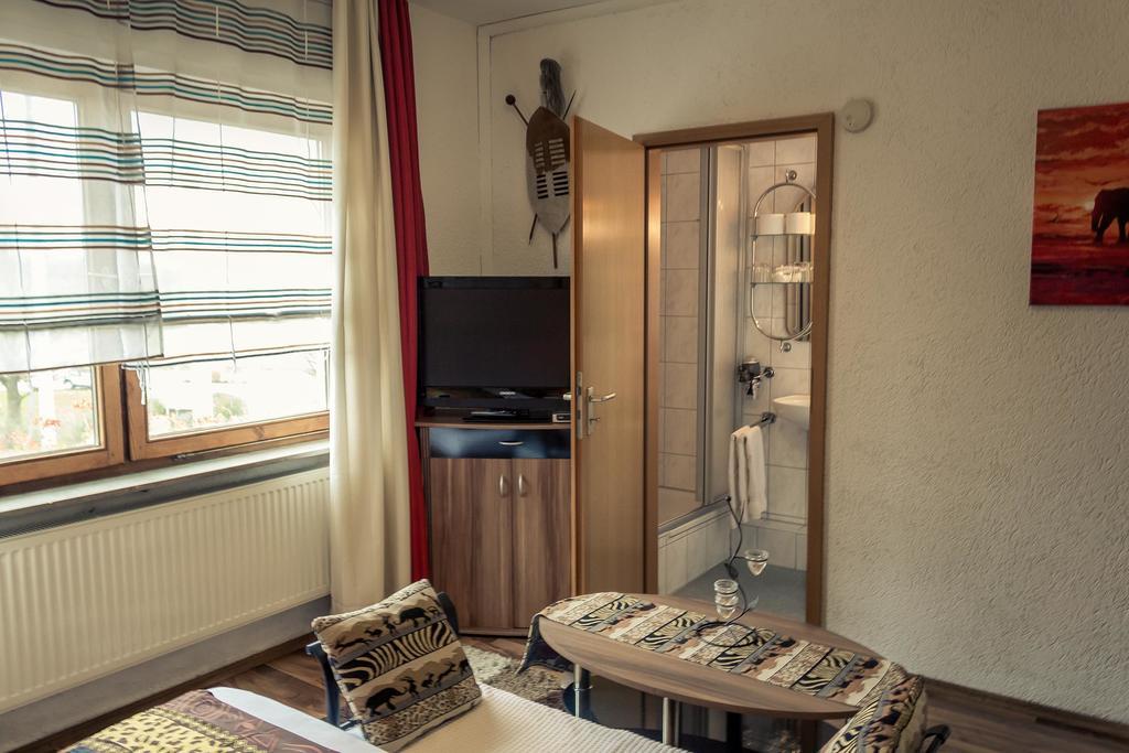 Hotel Adler Aichelberg  Стая снимка